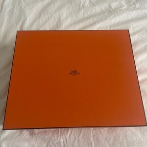HERMÈS gift box orange box